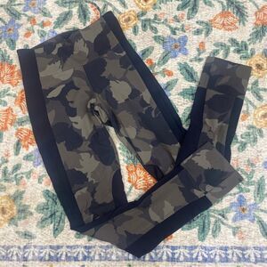 Athleta Essex Camo Hybrid Tights High Waisted Leggings Pants XXS